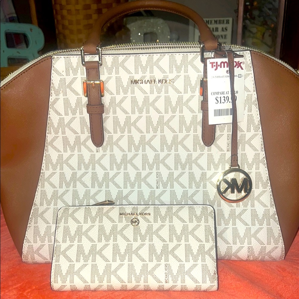 Micheal Kors purse and wallet